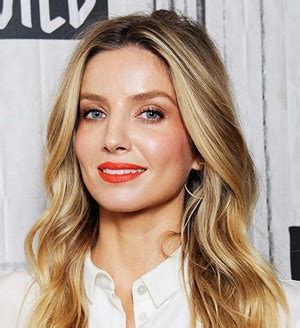 Annabelle Wallis Height Weight Shoe Size。